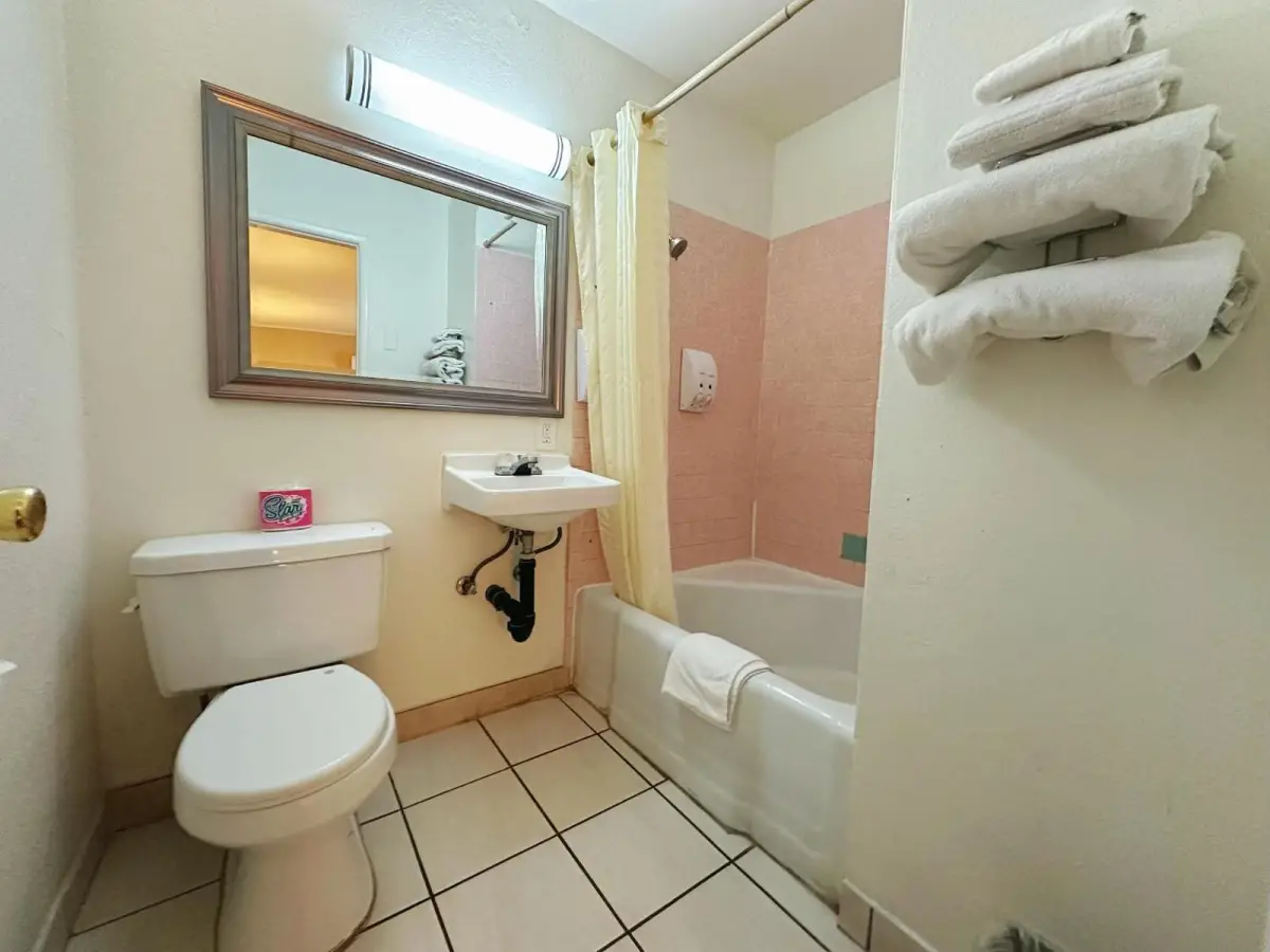 Royal Inn and Suites 5