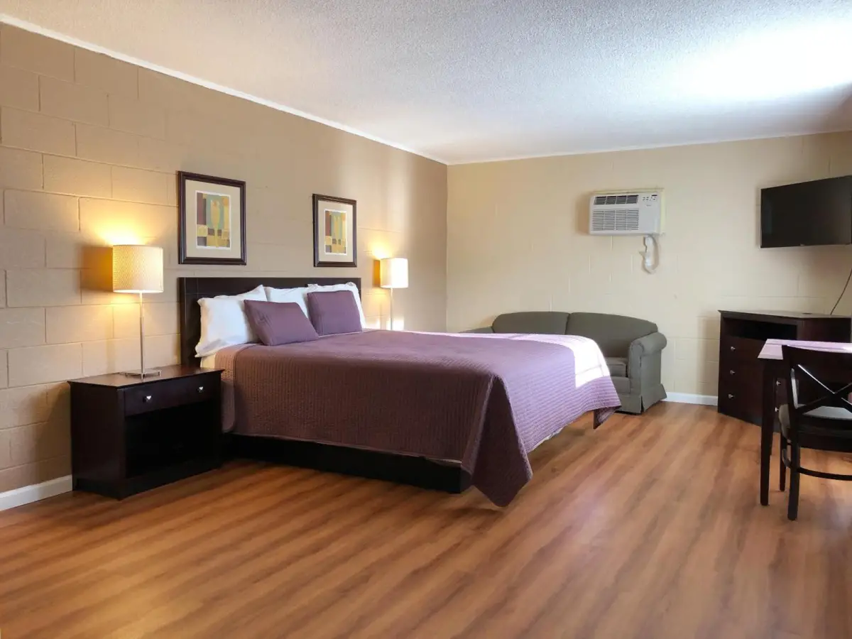 Royal Inn and Suites 7