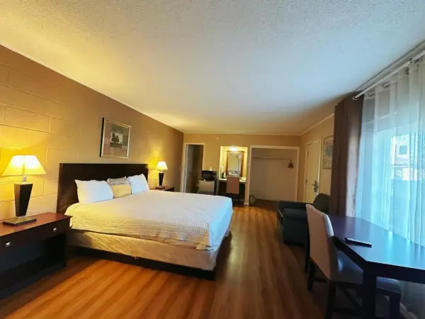 Royal Inn and Suites Main image