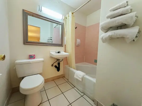 Royal Inn and Suites 5