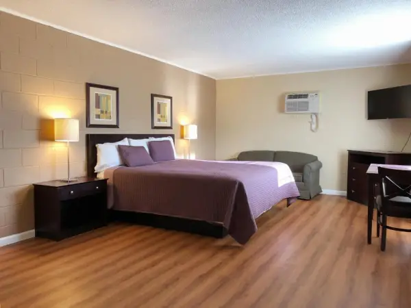 Royal Inn and Suites 7